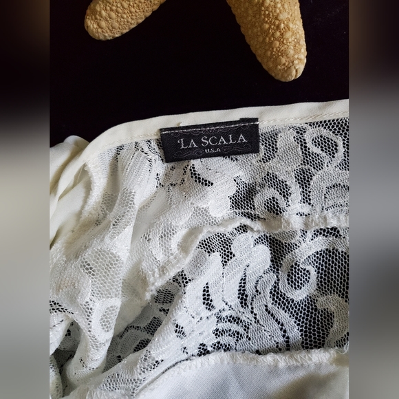 🍭Beautiful bow tie lace top 🎀 - Picture 2 of 3